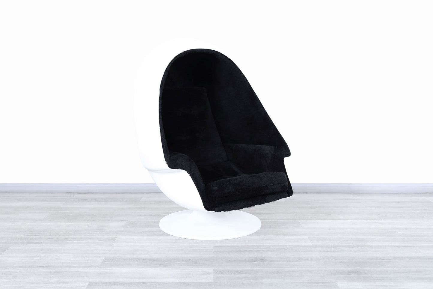 American Space Age Fiberglass "Egg" Swivel Chair