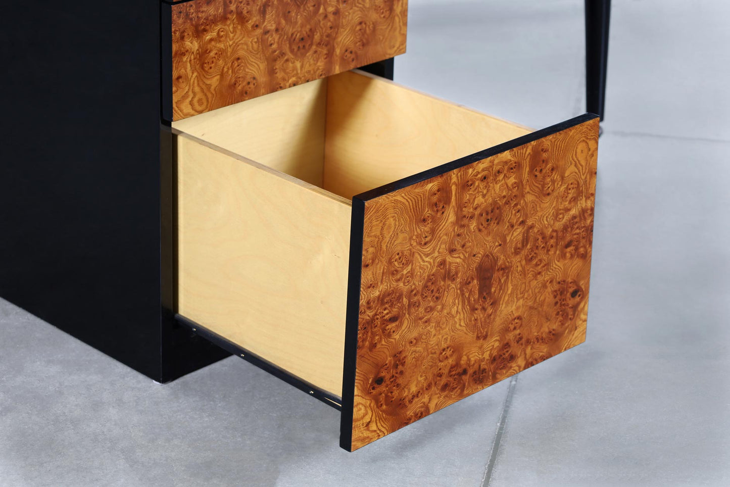 Italian Burl Wood and Black Lacquer Desk by Oscar Dell'Arredamento