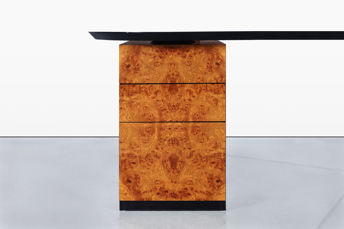 Italian Burl Wood and Black Lacquer Desk by Oscar Dell'Arredamento