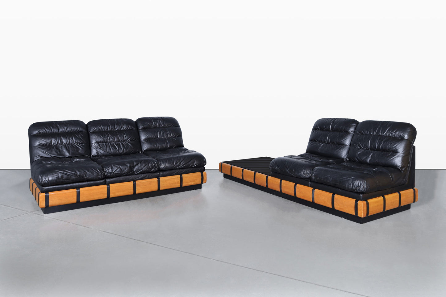 Vintage 3-Piece Modular Seating Group with Coffee Table by Haralson–Seidel