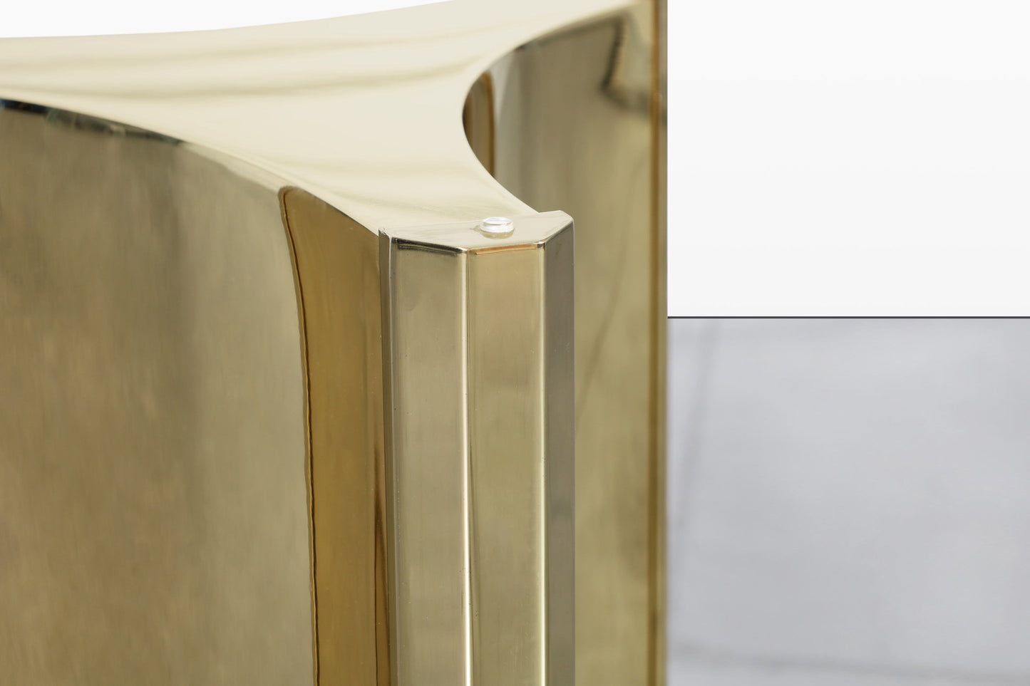 Vintage Brass "Trilobi" Pedestal Dining Table by Mastercraft
