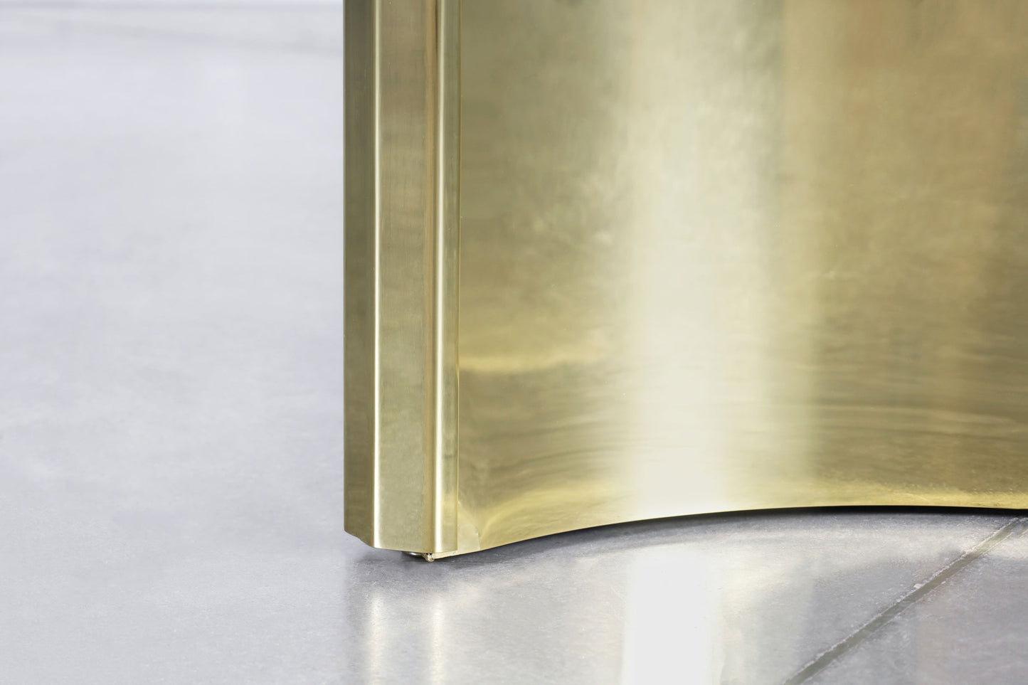 Vintage Brass "Trilobi" Pedestal Dining Table by Mastercraft