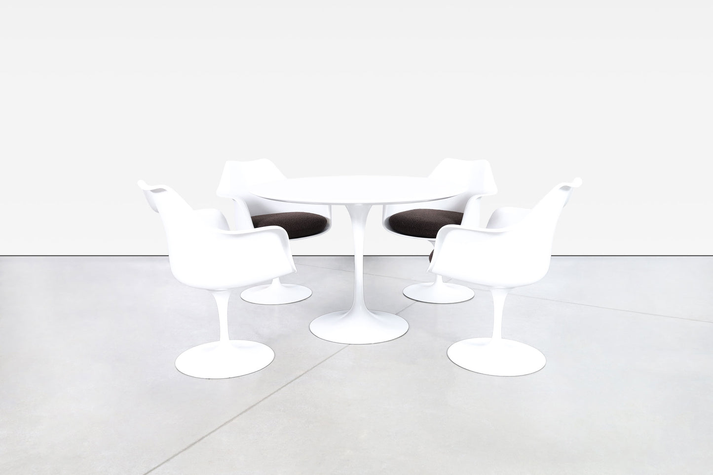 Vintage "Tulip" Dining Room Set by Eero Saarinen for Knoll