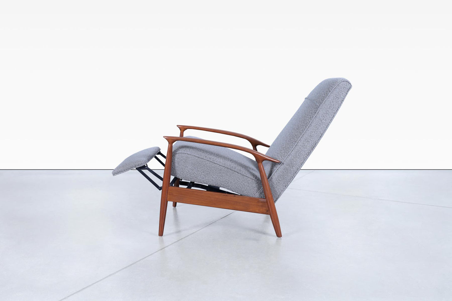 Vintage Walnut Reclining Lounge Chair by Milo Baughman for Thayer Coggin