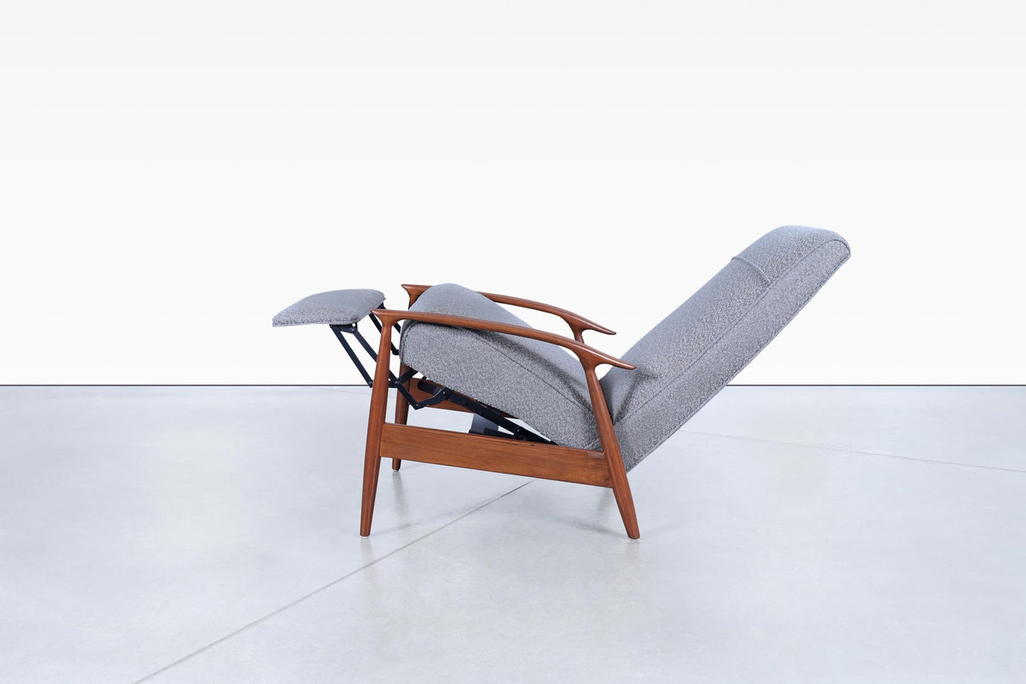 Vintage Walnut Reclining Lounge Chair by Milo Baughman for Thayer Coggin