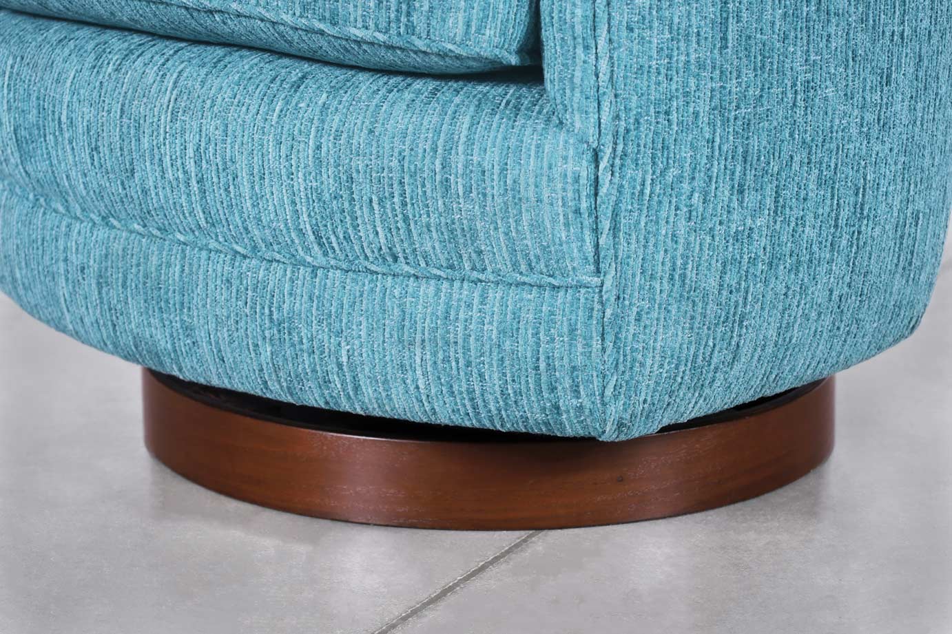 Vintage Walnut Swivel Lounge Chairs by Milo Baughman for Thayer Coggin