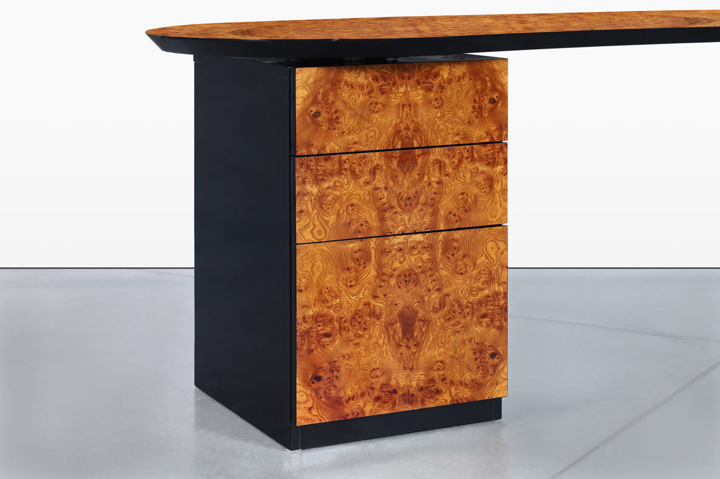 Italian Burl Wood and Black Lacquer Desk by Oscar Dell'Arredamento