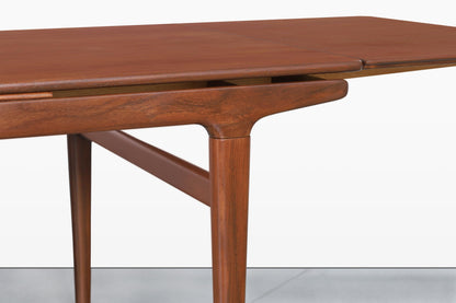 Mid-Century Modern Expanding Teak Dining Table by Johannes Andersen