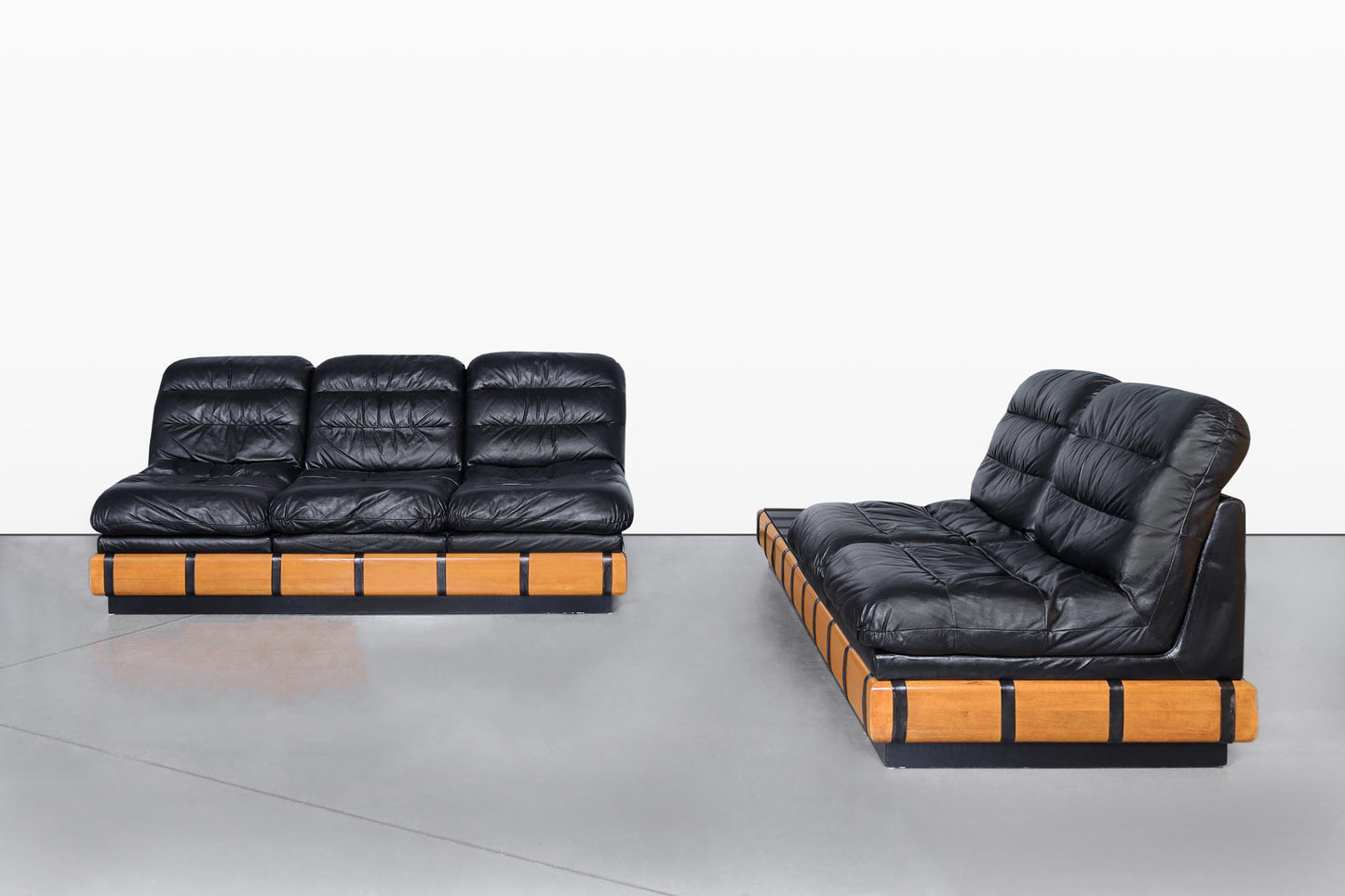 Vintage 3-Piece Modular Seating Group with Coffee Table by Haralson–Seidel